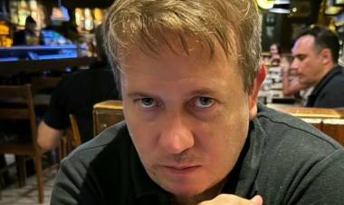 El biógrafo de Milei volvió a cruzar a Adorni: “Es un piojo resucitado que está aferrado al poder y a las fotos”