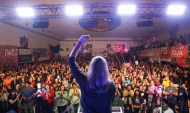 Myriam Bregman en Neuquén "Nadie se salva solo: organicemos la bronca para terminar con Milei y su legado”