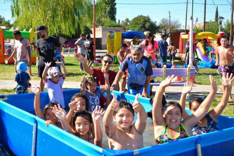 Tarde de verano en el barrio Peñi Trapún de Cutral Co 