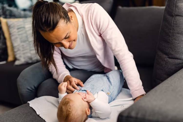 Cuánto cobran las niñeras y cuidadores de adultos en marzo de 2024