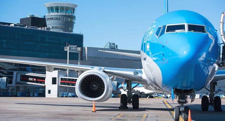 Paro de aeronáuticos: vuelos cancelados y quejas de pasajeros por reprogramaciones
