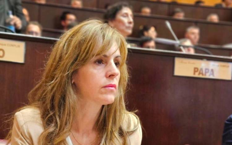La Diputada Lorena Parrilli  presencio el apertura del período de sesiones en la Legislatura de Neuquén