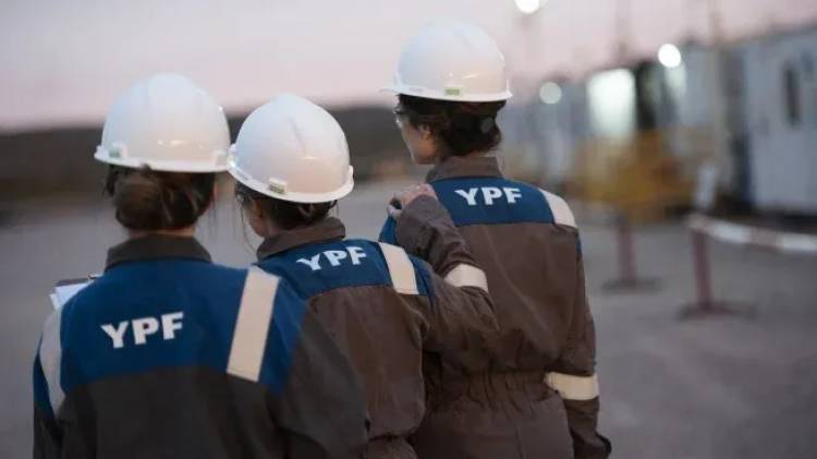 YPF optimiza su portafolio: confirma que se desprende de áreas maduras