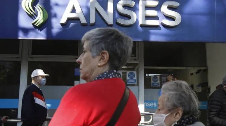 Jubilaciones: el Gobierno pagará un nuevo bono de $70.000 en abril