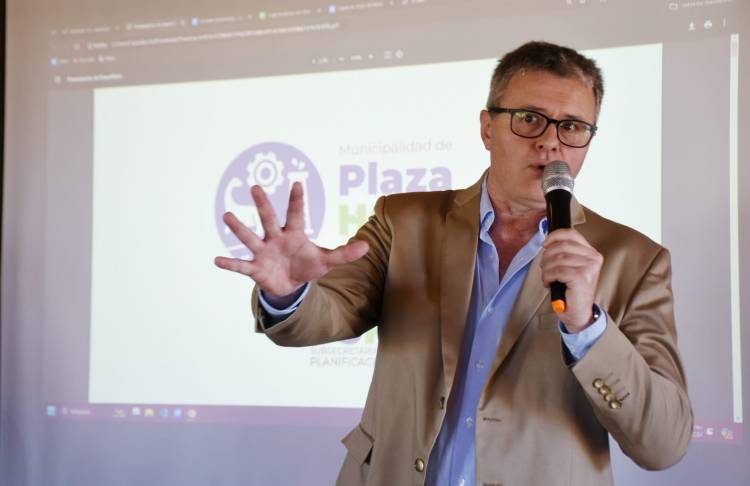 Larraza presentó el plan de empleabilidad a empresarios locales