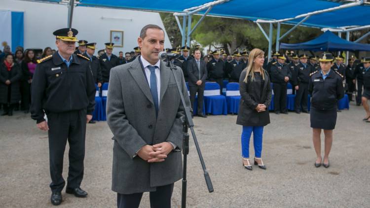 El ministro Nicolini acompañó los ascensos de la Policía