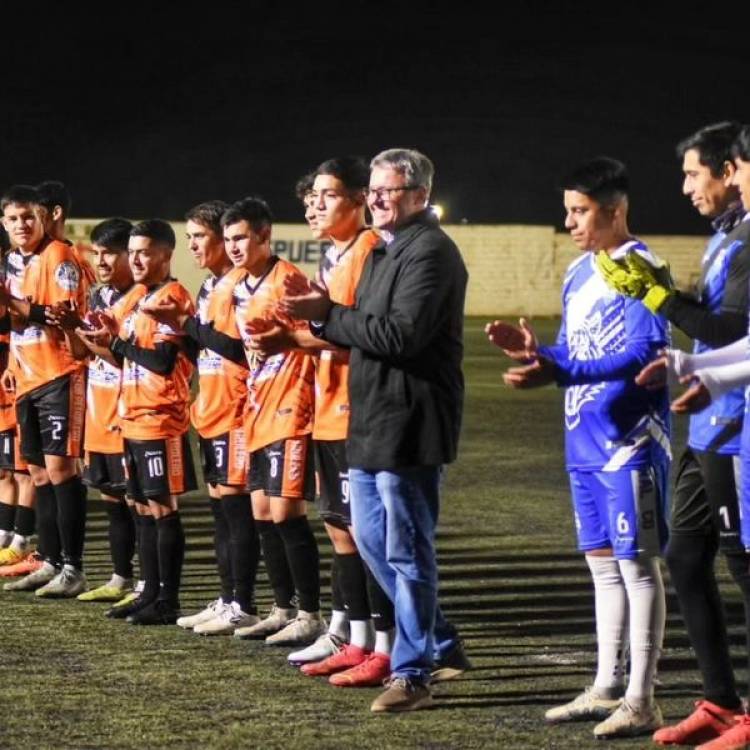 Los clubes Petrolero Argentino y Rivadavia disputaron la copa Aniversario Ciudad de Plaza Huincul 