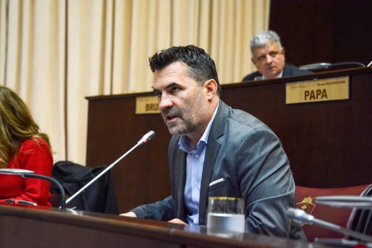 "Con el nuevo endeudamiento, Figueroa llegó a 700 millones de dólares de deuda, más de 3 millones por día"