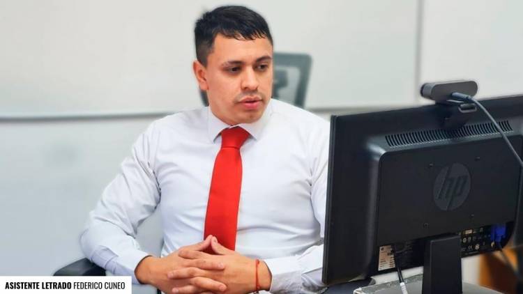 Formulan cargos a una pareja por robar un auto y escapar