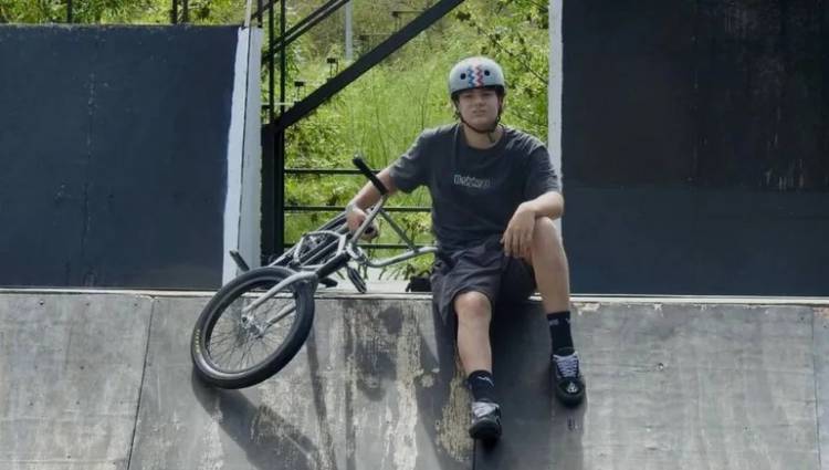 El neuquino de 16 años que competirá en el mundial de BMX en Francia