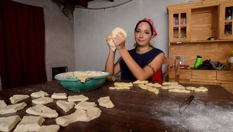 Vende tortas fritas full time para pagar los honorarios de un abogado