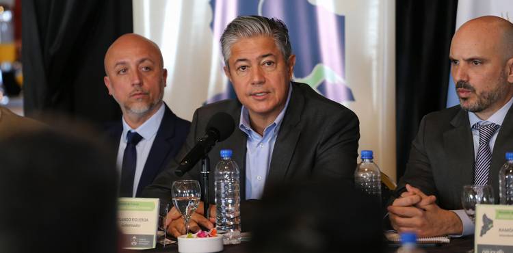 Rolando Figueroa: “Vendemos a otro país, pero primero los nuestros deben tener gas”
