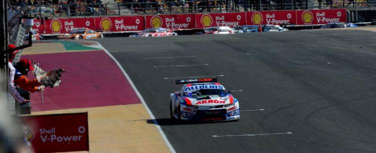 Santiago Alvarez, debut y triunfo