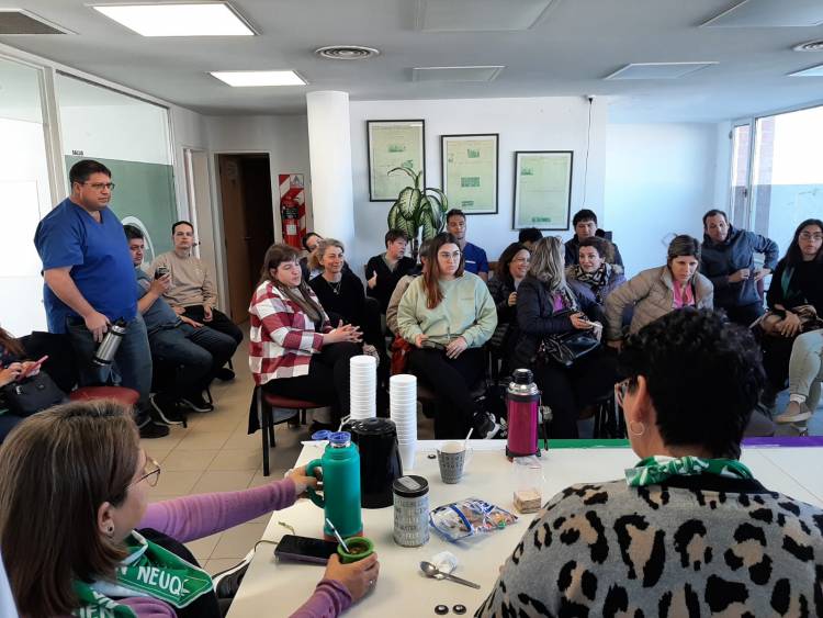 PLAZA HUINCUL/ CUTRAL CO La comunidad odontológica de la provincia está en pie de guerra por el ítem de arraigo. 