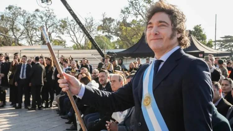 Milei tachó al gobernador de Neuquén de la reunión con las petroleras en Vaca Muerta