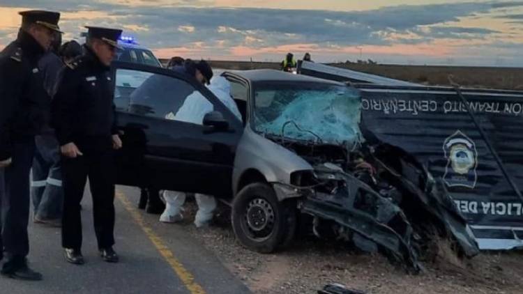 Iba en contramano y murió al chocar contra un camión petrolero