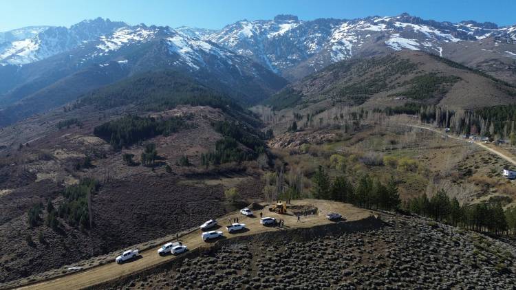 Comenzó el movimiento de suelos para construir la obra del Sagrado Corazón de Jesús en Huinganco