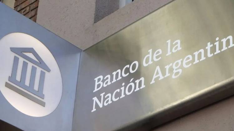 Caputo escala su duelo con los gobernadores y retira al Banco Nación de una provincia