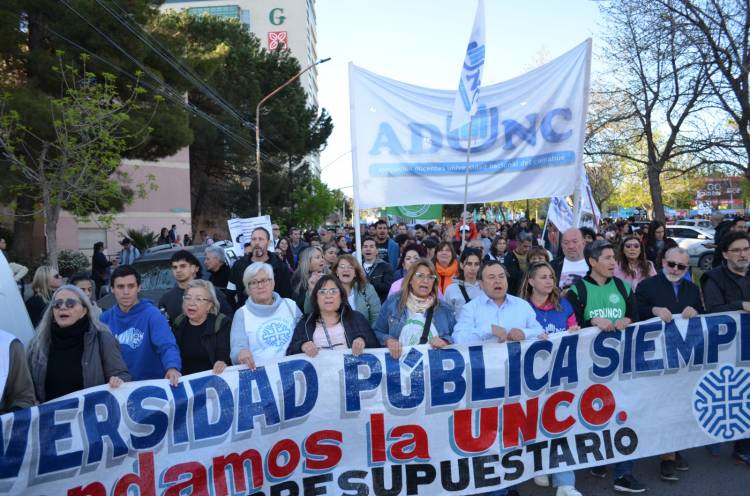 “A los legisladores de Neuquén y Río Negro les pedimos que rechacen el veto presidencial”
