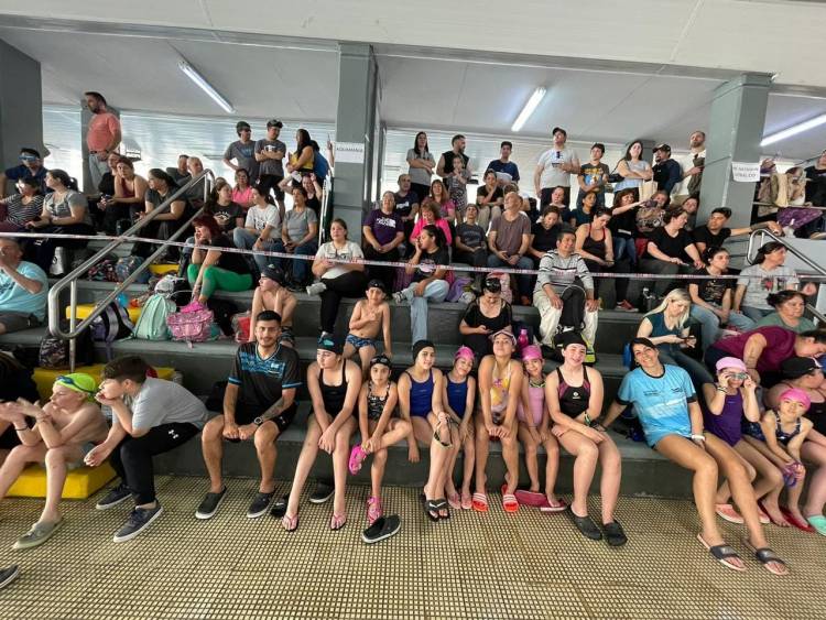 Alumnos De La Escuela Municipal De Natación Participan En Encuentro Provincial 