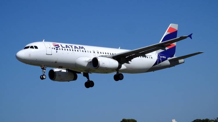 Federico Sturzenegger aseguró que Latam volvería a volar en Argentina