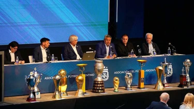 La Asamblea de la AFA oficializó la reelección de Claudio "Chiqui" Tapia como presidente