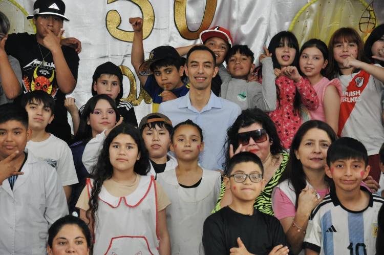 Jesús San Martín celebro junto a sus estudiantes y a toda la comunidad educativa los 50 años de la Escuela Primaria 45.