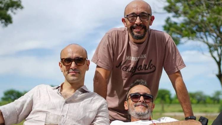 ¡Son un calco! Abel Pintos compartió una foto junto a sus hermanos y les dedicó unas tiernas palabras: "Somos uno dividido en tres"