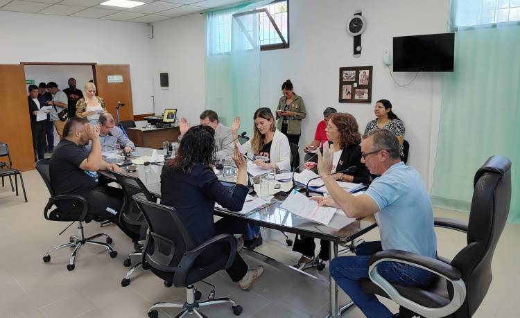 Plaza Huincul autorizo Dos Mil Trescientos Veintitrés millones para obras de pavimento 