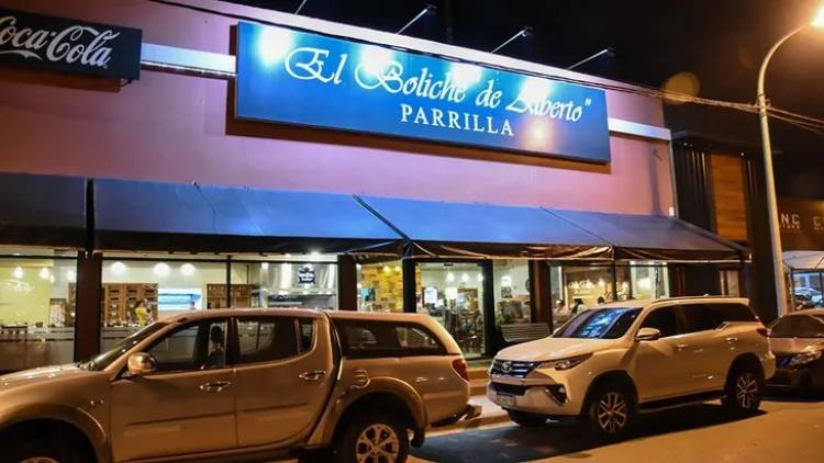 Quinchos de la AOG Patagonia. El boliche de Alberto, constelados en la chacra de Fernández Oro y el selecto restó comuflado de cafetín