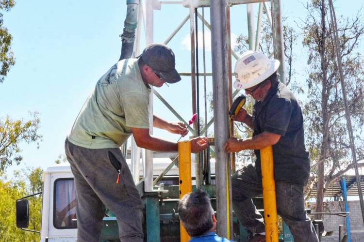 Plaza Huincul regará espacios verdes con agua de  pozos para economizar el uso de agua potable