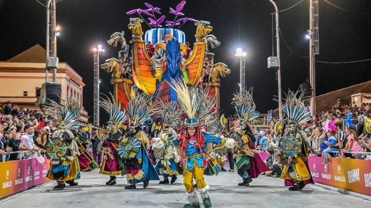 Carnaval 2025: las fechas confirmadas del primer fin de semana largo del año que viene