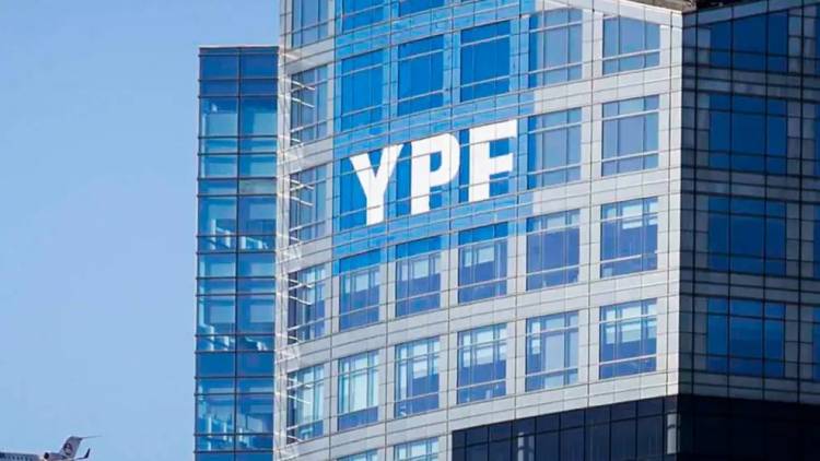 YPF se asoció con PAE y Golar para producir y exportar GNL