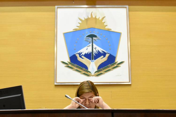 Gloria Ruiz fue suspendida y será investigada por inhabilidad moral