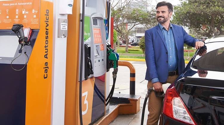 ¿Se viene el autoservicio de combustibles? Trabajadores advierten sobre su impacto en el empleo