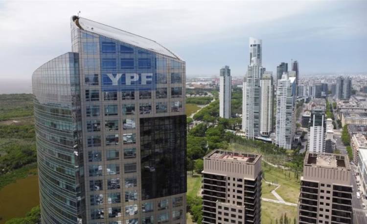 YPF pone a la venta sus filiales en Chile y Brasil como parte de su plan para concentrarse en Vaca Muerta