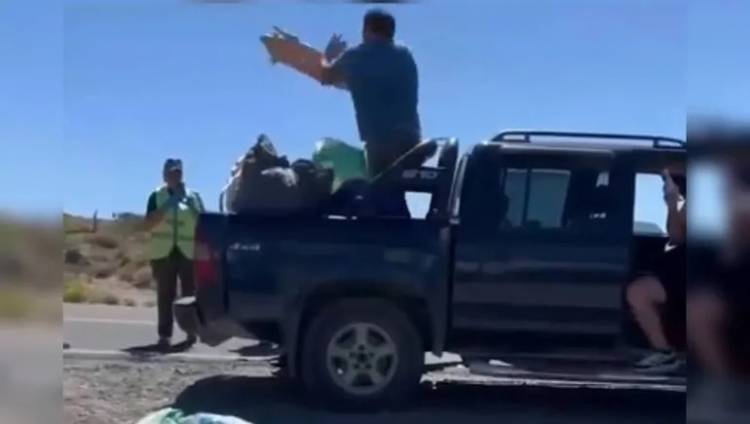 Antes de que le secuestren los lechones los revoleó y pasó por encima con la camioneta