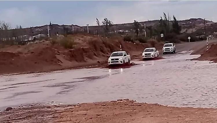El temporal de lluvia complica a los vecinos de Rincón de los Sauces y Buta Ranquil