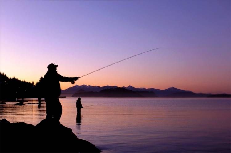 Millonaria recaudación en Neuquén: en un mes vendieron la mitad de los permisos de pesca del 2023
