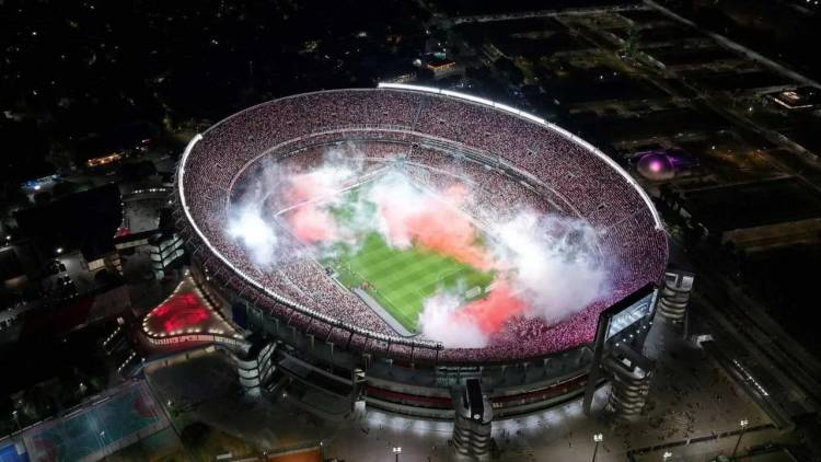 Venden paquetes con todo incluido y "apto no socios" para ver a River en el Monumental: precios y promociones
