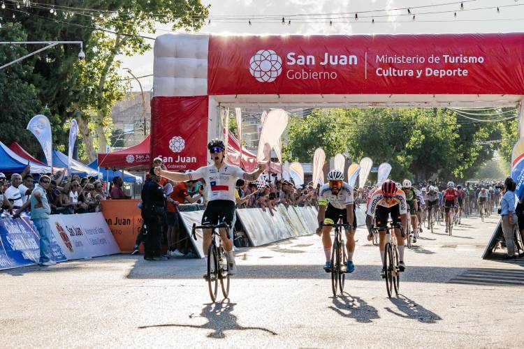 Sin cambios en la general de la Vuelta a San Juan, Nicolás Tivani dio un paso más