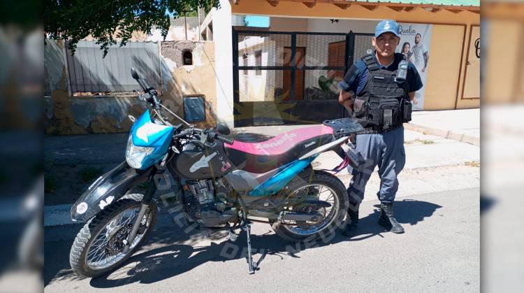 Retienen motocicleta con pedido de secuestro 