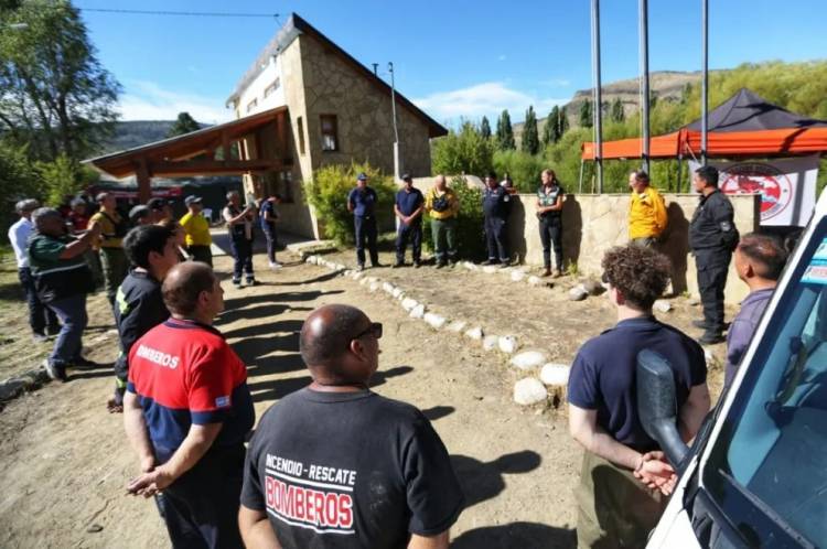 Cambió el escenario del fuego y se estableció un nuevo puesto de mando en Rahue
