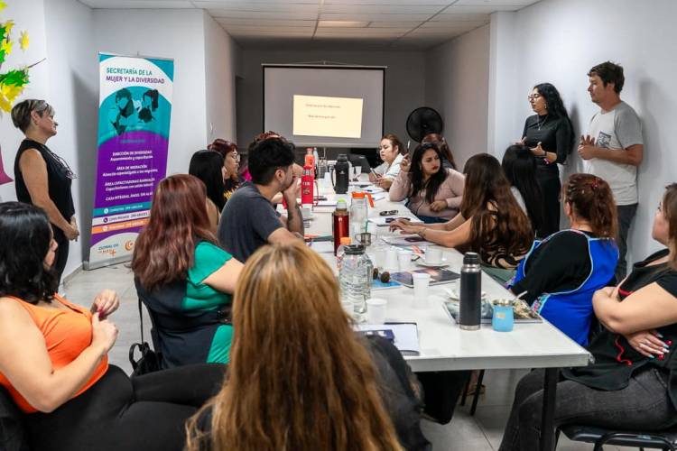 Capacitaciones sobre estrategias destinadas a promotores barriales