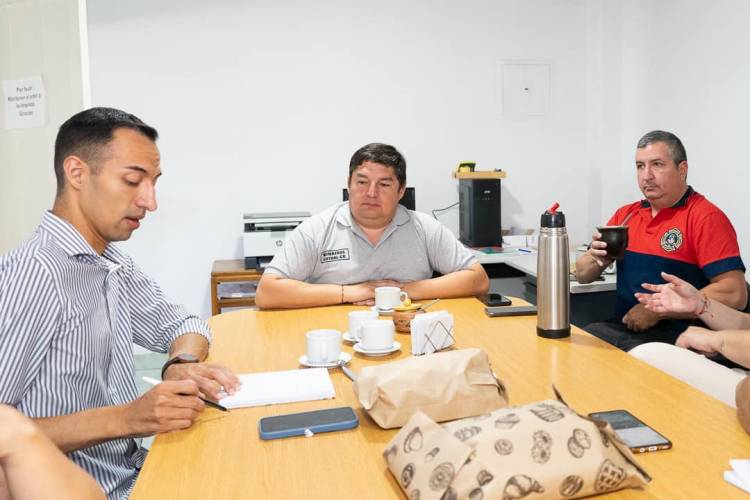El presidente del Concejo Deliberante de Cutral Co visito el cuartel de Bombero Voluntarios de Cutral Co 
