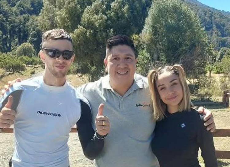 María Becerra y J Rei están en Junín de los Andes, cerca de los incendios