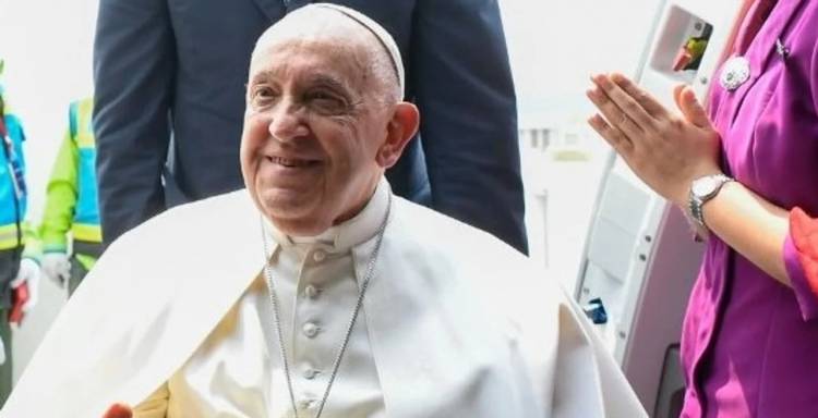 El Papa permanece "estable" pero su pronóstico sigue siendo "reservado"