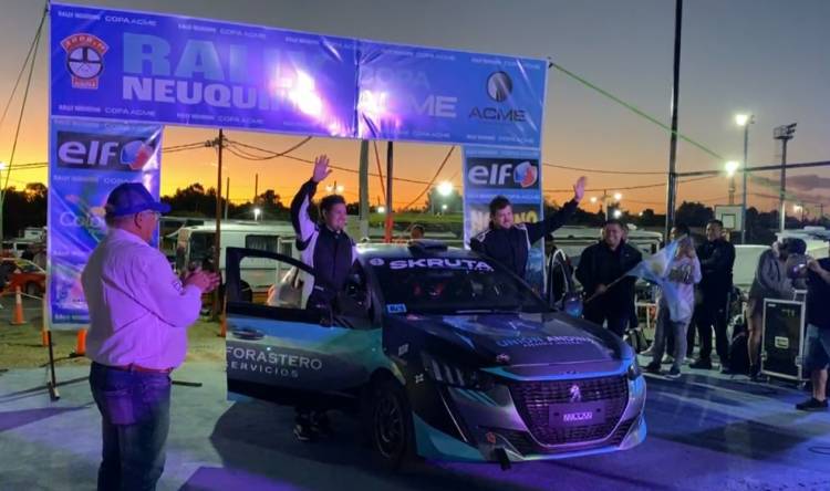 Con 53 autos y homenaje a los Bomberos, El Chañar ya vive el Rally de la Vendimia