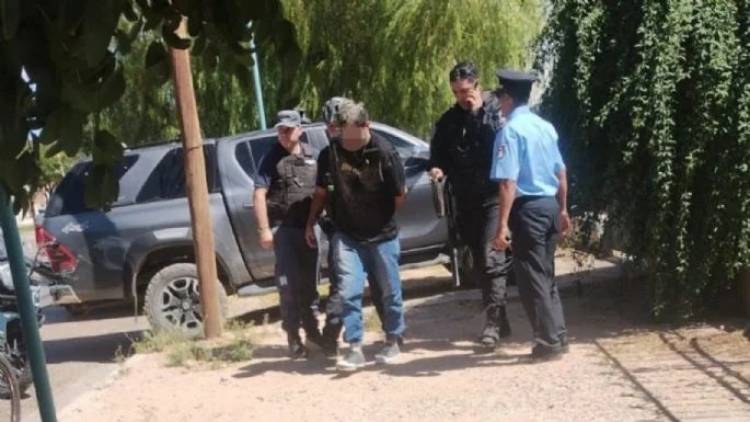 PLAZA HUINCUL: Le robaron, persiguió a los ladrones y logró que la policía los meta presos