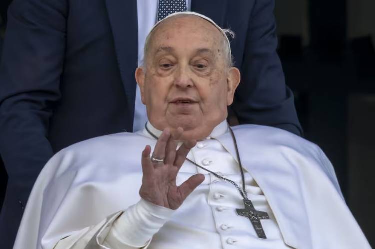 Monseñor Lucio Adrián Ruiz: “Ahora el Papa tiene que cuidarse, pero él sigue guiando a la Iglesia aunque no lo veamos”